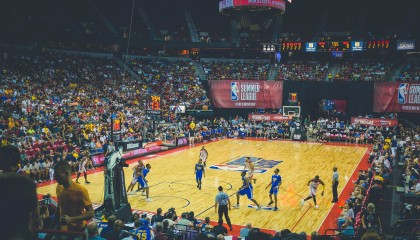 开云体育链接-太阳压哨战胜独行侠，关键一役中杜兰特罚球绝杀，杜兰特太阳集锦